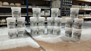 Equilox single use pots now back in stock at Total Foot Protection Ltd. Perfect for crack repairs or rebuilding hooves. Available in 1oz & 2oz pots in both black and beige colours.